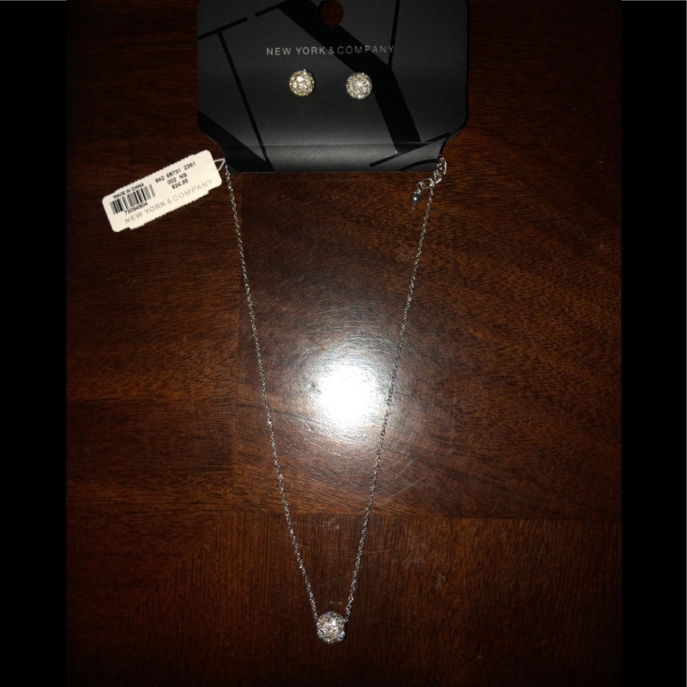NWT NY&CO Necklace & Earring Set
